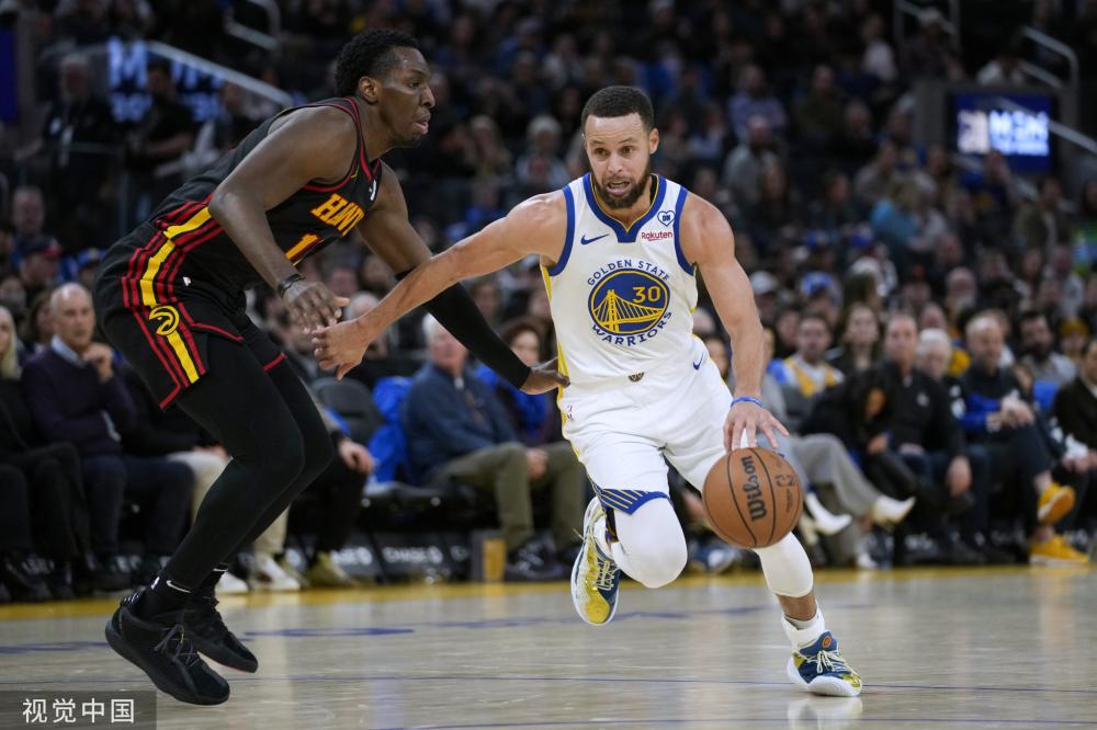 他以流畅的 他以流畅的